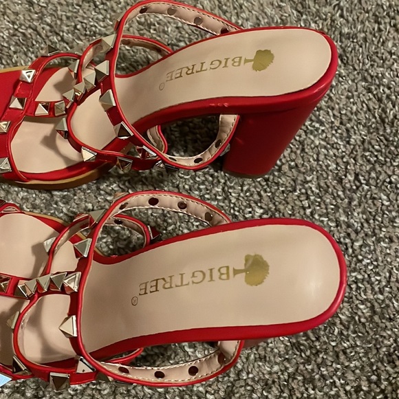 Red Sandals - Picture 2 of 4